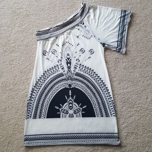 1.2.3. White & black one-shoulder dress